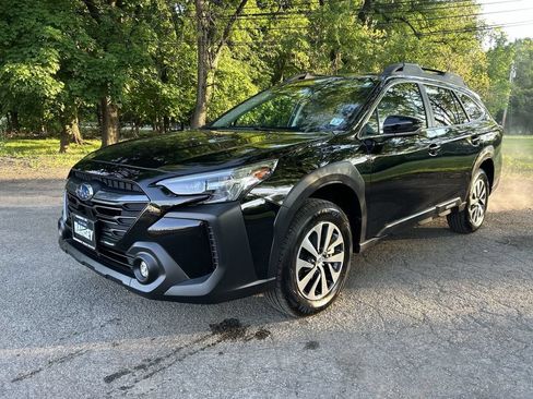 Certified 2025 Subaru Outback Premium w/ Popular Package #1 AWD/4WD image 4