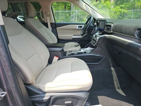Used 2023 Ford Explorer XLT RWD image 9
