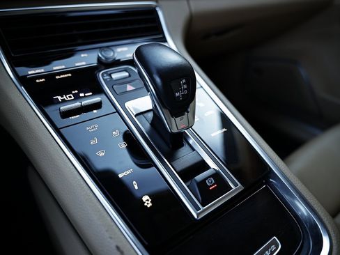 Used 2021 Porsche Panamera 4 image 44