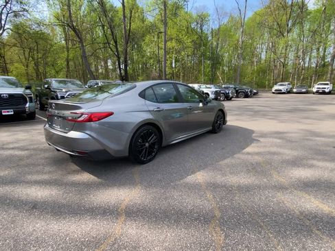 Used 2025 Toyota Camry SE FWD image 4