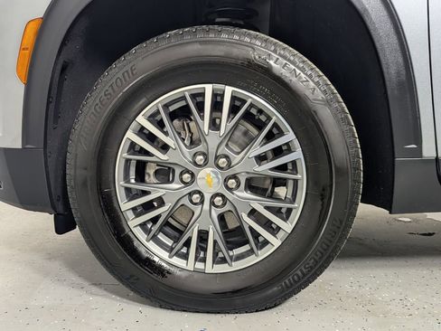 Used 2025 Chevrolet Traverse LT w/ LPO, Floor Liner Package FWD image 9