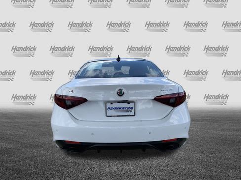 Used 2022 Alfa Romeo Giulia Veloce RWD image 9