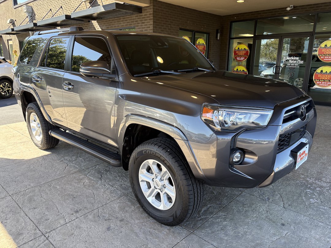 Used 2022 Toyota 4Runner SR5 Premium w/ Moonroof Package AWD/4WD image 4