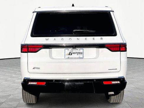 Used 2024 Jeep Wagoneer L Series II w/ Flexible Seating Group image 6