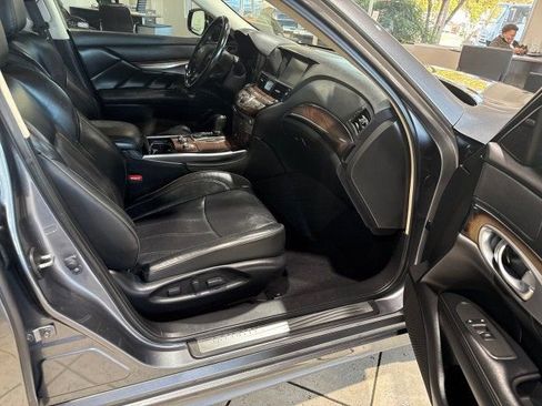 Used 2016 INFINITI Q70 Hybrid w/ Deluxe Touring Package image 13