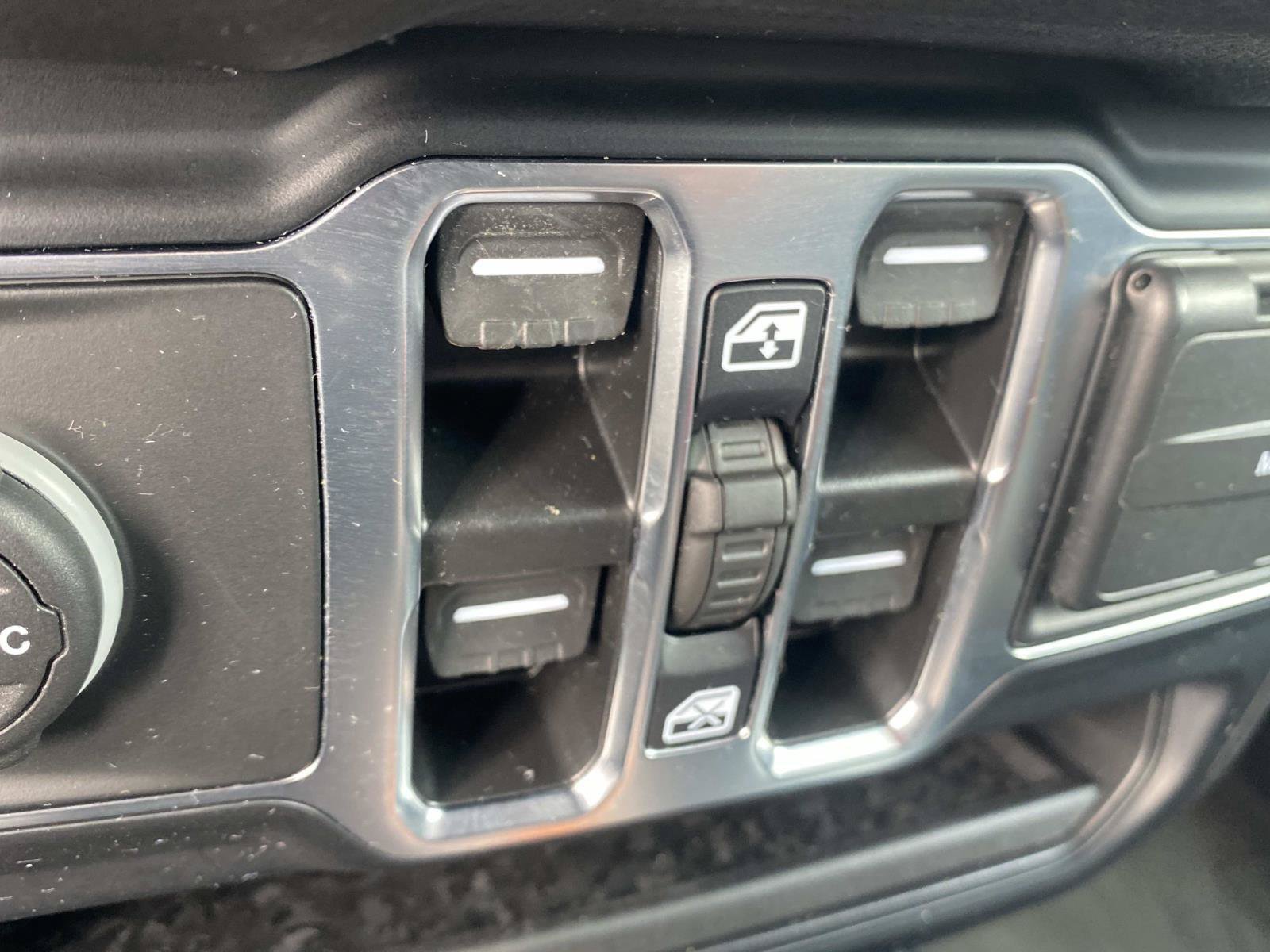 Used 2024 Jeep Wrangler Unlimited Sport AWD/4WD image 32
