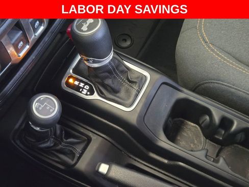 Used 2025 Jeep Wrangler Sport AWD/4WD image 16