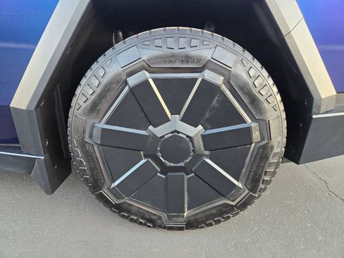 Used 2024 Tesla Cybertruck Cyberbeast AWD/4WD image 16