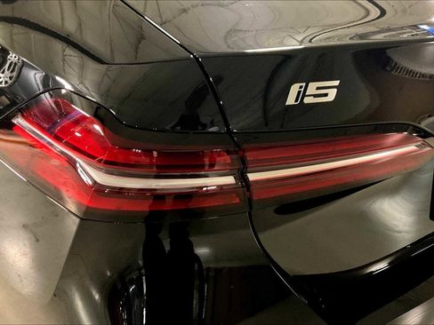 Used 2026 BMW i5 eDrive40 w/ Premium Package image 14