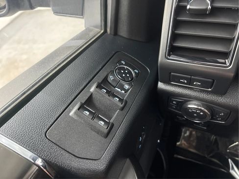 Used 2019 Ford F150 Lariat w/ Equipment Group 502A Luxury AWD/4WD image 41