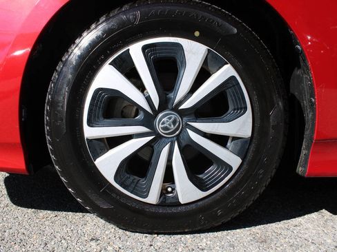 Used 2017 Toyota Prius Prime Premium image 19