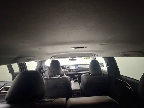 Used 2025 Mitsubishi Outlander SE FWD image 16