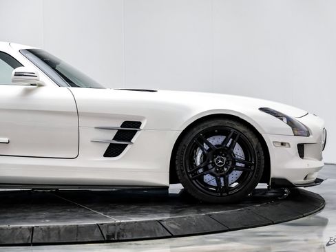 Used 2011 Mercedes-Benz SLS AMG Coupe image 29