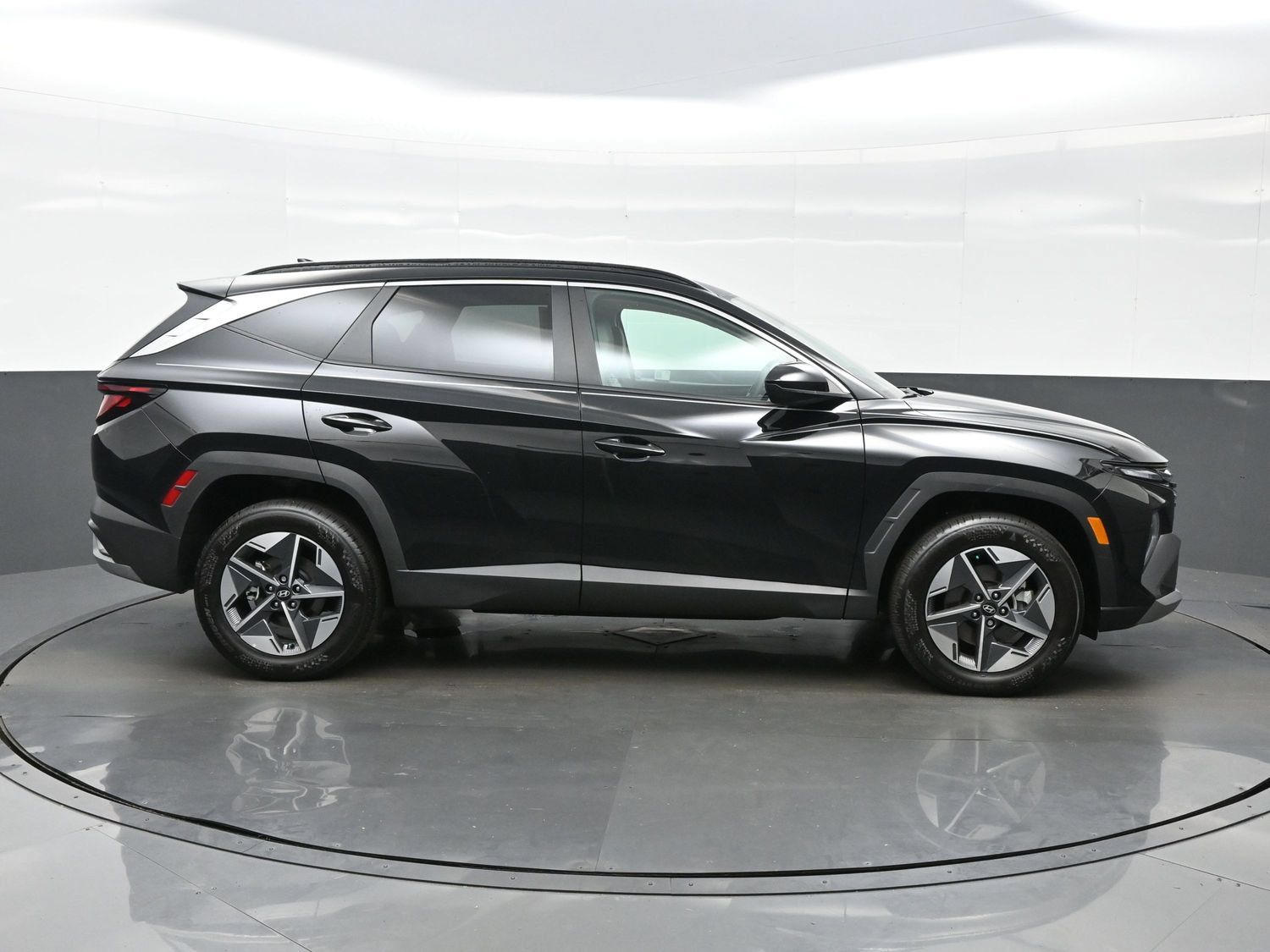 Used 2025 Hyundai Tucson SEL AWD/4WD image 7