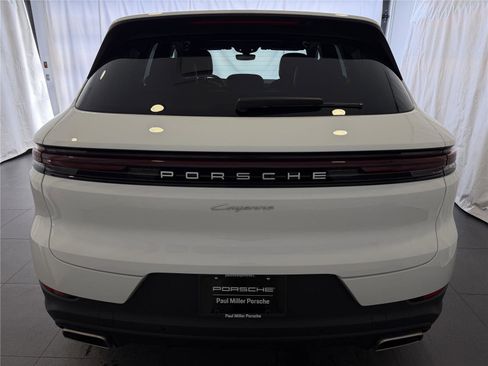 Certified 2024 Porsche Cayenne image 8
