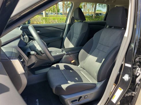 Used 2025 Nissan Rogue SV image 16