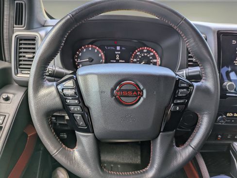 Used 2022 Nissan Frontier Pro-X w/ Technology Package image 18