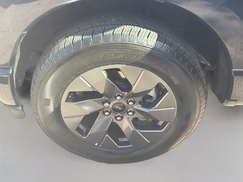 Used 2023 Ford F150 Lightning Lariat image 33