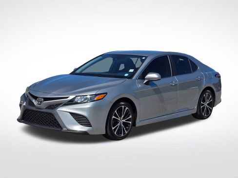 Used 2019 Toyota Camry SE FWD image 2
