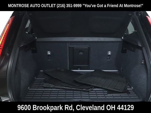 Used 2023 Volvo XC40 B5 Plus w/ Climate Package image 20