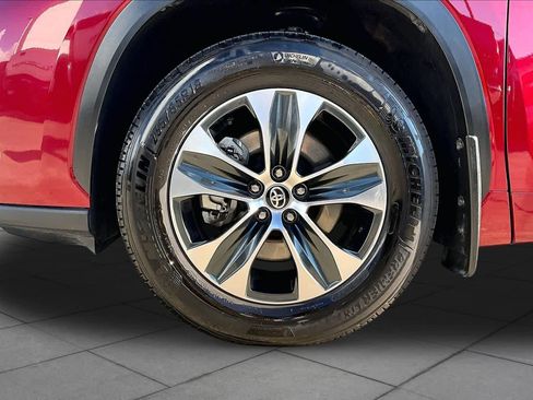 Used 2026 Toyota Highlander XLE AWD/4WD image 11