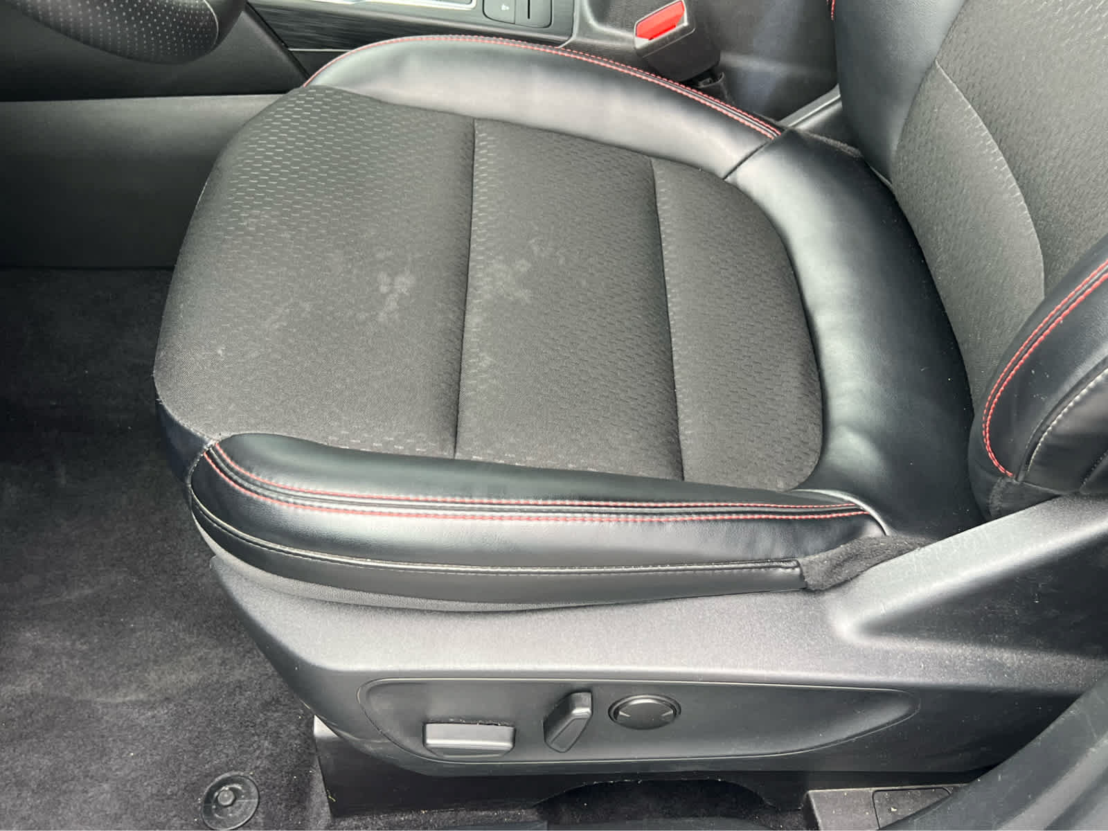 Used 2025 Ford Escape ST-Line Select AWD/4WD image 29