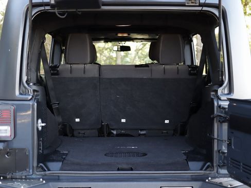 Used 2016 Jeep Wrangler Unlimited Rubicon w/ Connectivity Group image 25