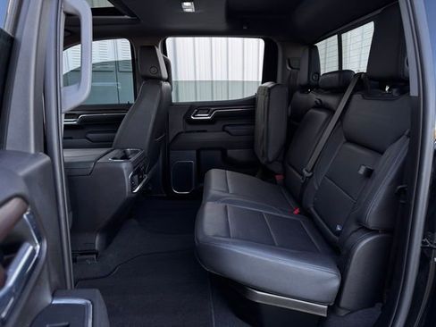 Used 2023 GMC Sierra 1500 SLT w/ SLT Convenience Package image 3