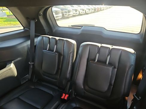 Used 2018 Ford Explorer XLT w/ Equipment Group 202A FWD image 11
