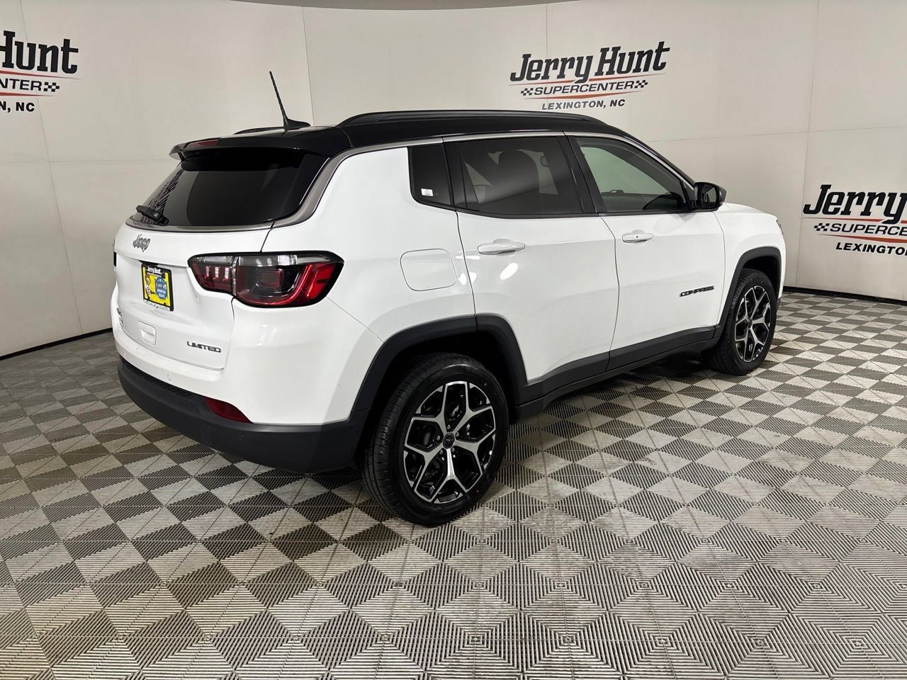 Used 2025 Jeep Compass Limited AWD/4WD image 6
