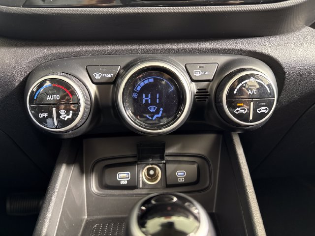 Used 2024 Hyundai Venue SEL FWD image 34