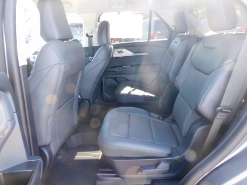 New 2025 Ford Explorer Active w/ Active Comfort Package image 14