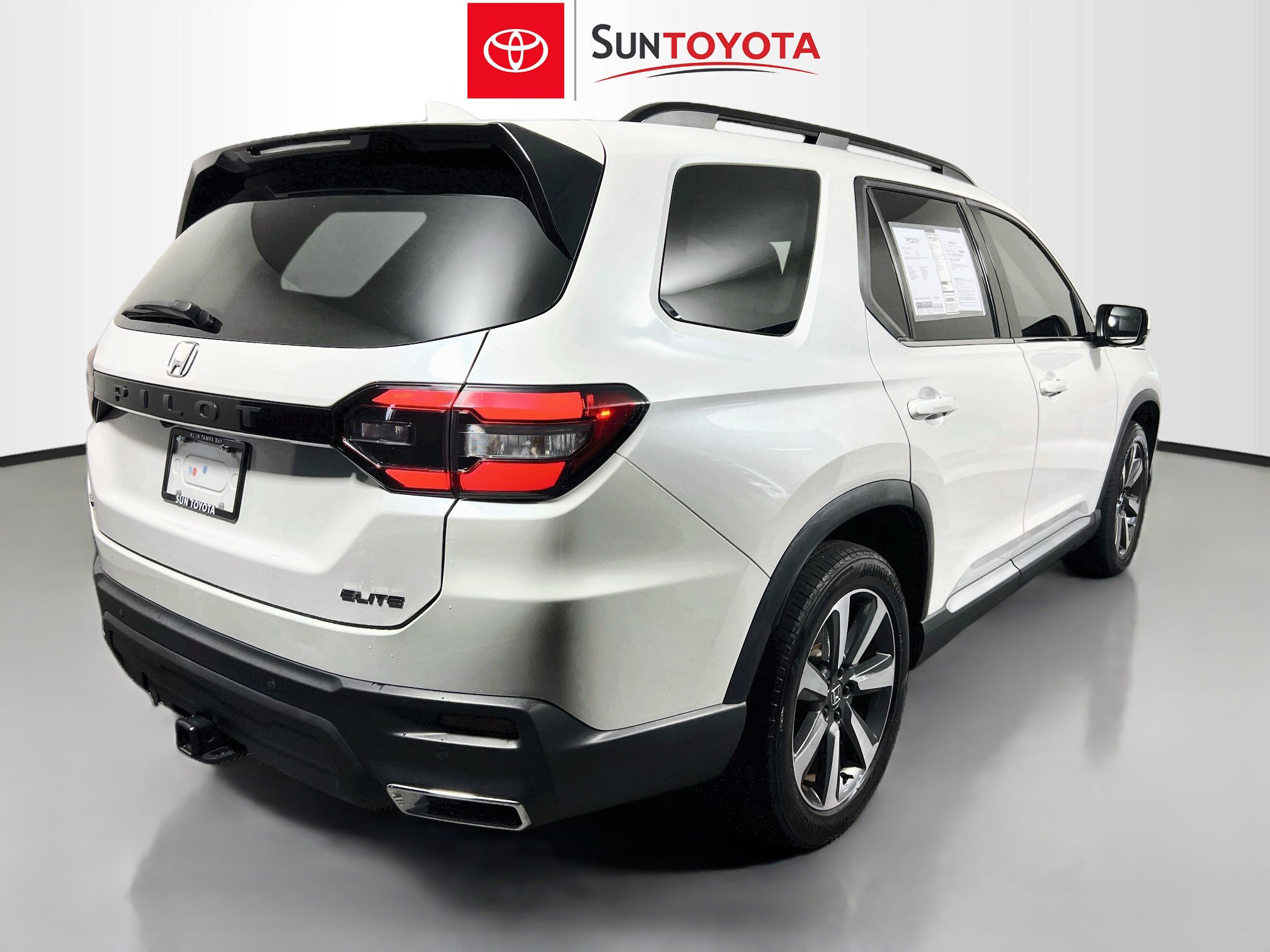 Used 2024 Honda Pilot Elite image 4
