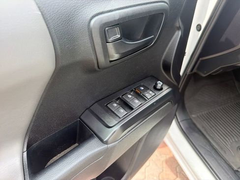 Used 2022 Toyota Tacoma SR image 9