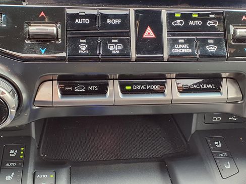 Used 2024 Lexus LX 600 4WD w/ Luxury Package image 23