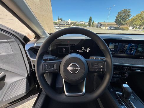 Used 2026 Nissan Kicks SV FWD image 28