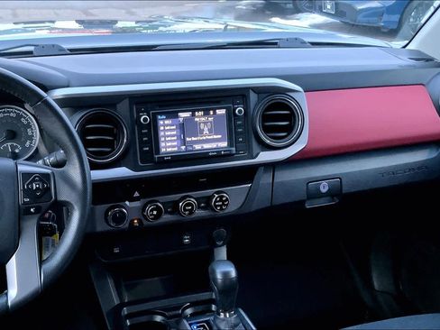 Used 2016 Toyota Tacoma SR5 w/ SR5 Appearance Package (SN) image 7