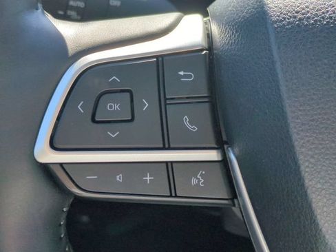 Used 2023 Toyota Highlander Platinum FWD image 16