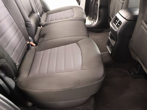 Used 2021 Ford Edge SE image 14