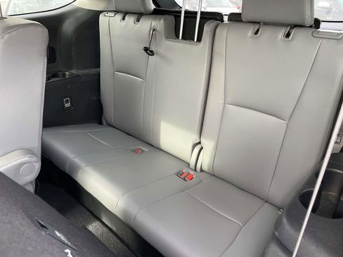 Used 2021 Toyota Highlander XLE image 26