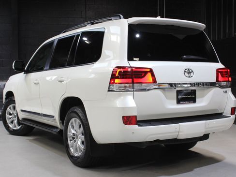 Used 2019 Toyota Land Cruiser w/ Four Season Floor Mat Package image 10