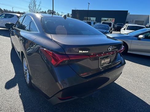 Used 2019 Toyota Avalon XLE image 10