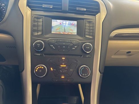 Used 2016 Ford Fusion SE w/ Equipment Group 202A FWD image 4