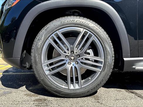 New 2026 Mercedes-Benz GLS 450 4MATIC image 12