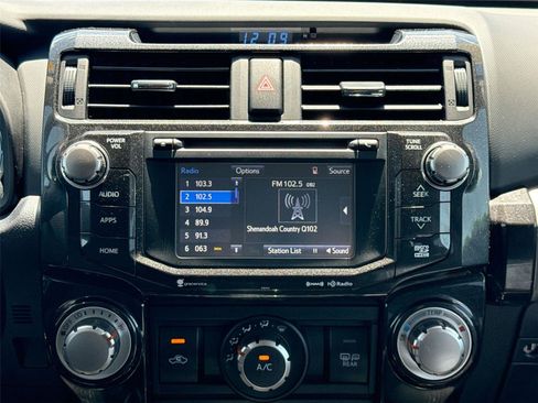 Used 2019 Toyota 4Runner TRD Off-Road AWD/4WD image 27