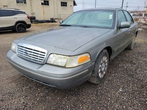 Used 2003 Ford Crown Victoria image 1