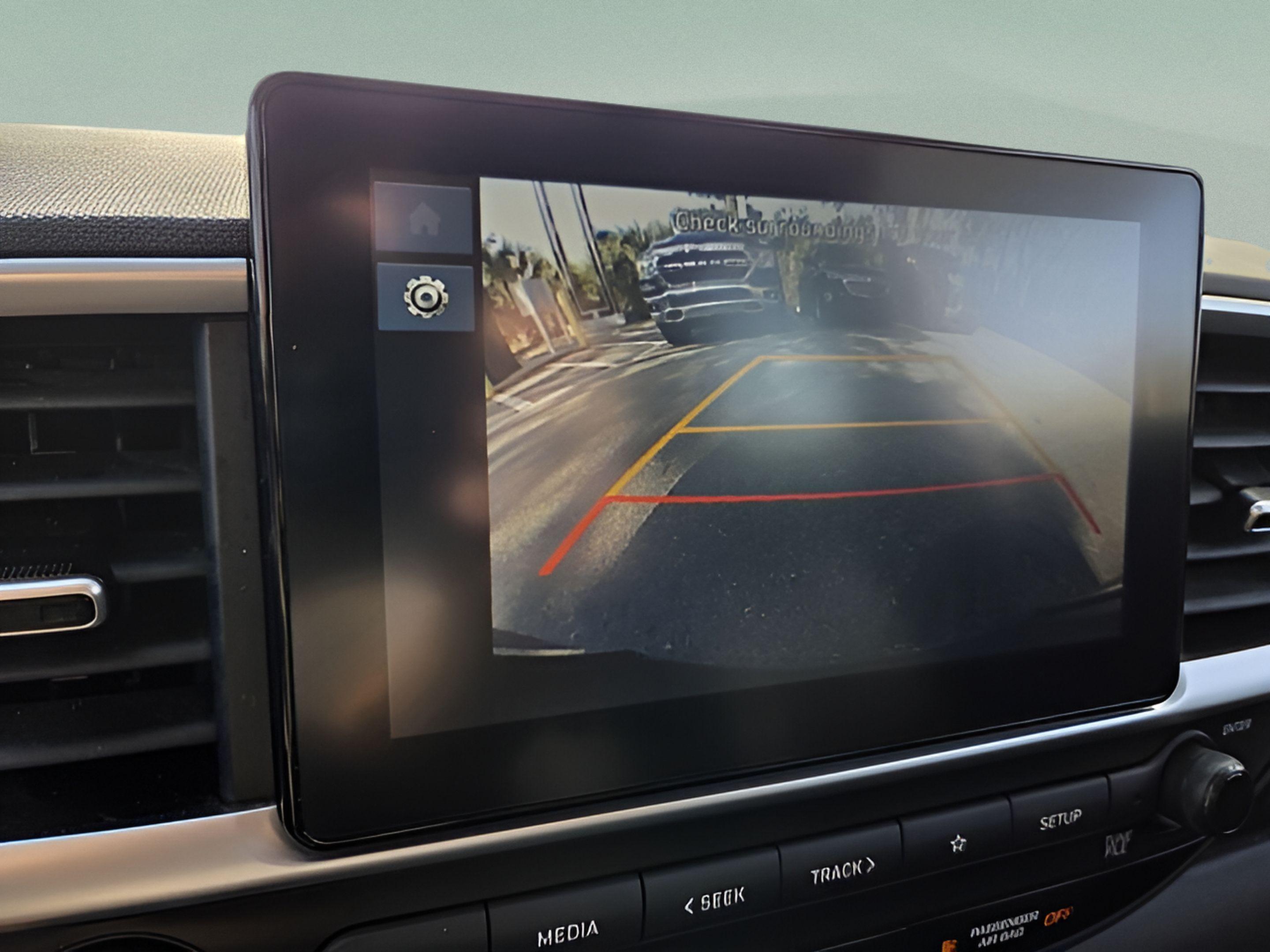 Used 2025 Hyundai Venue SEL FWD image 24