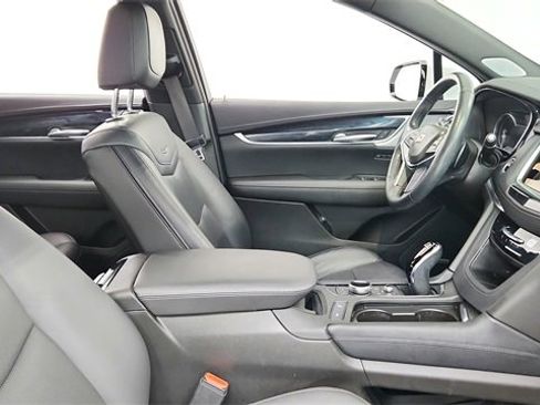 Certified 2024 Cadillac XT5 Premium Luxury w/ LPO, Floor Liner Package image 24