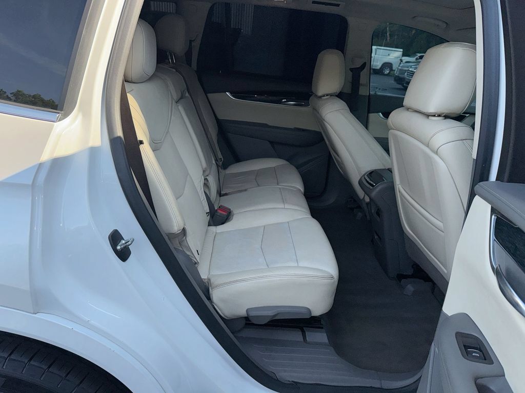Used 2020 Cadillac XT6 Premium Luxury FWD image 29