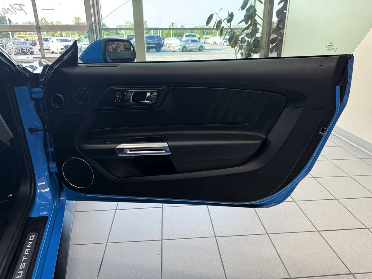 Used 2017 Ford Mustang GT Premium w/ Black Accent Package RWD image 18